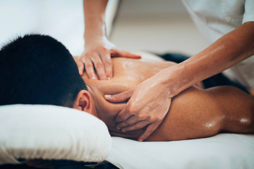 Nacken-Schulter-Rücken Massage