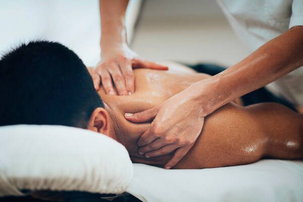 Nacken-Schulter-Rücken Massage